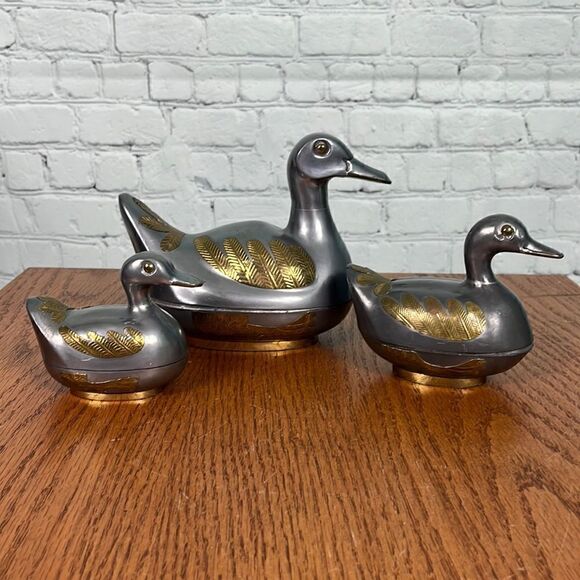 Ducks Sculptures in Bronze & Aluminum or pewter set of 3 spring summer - Picture 1 of 7